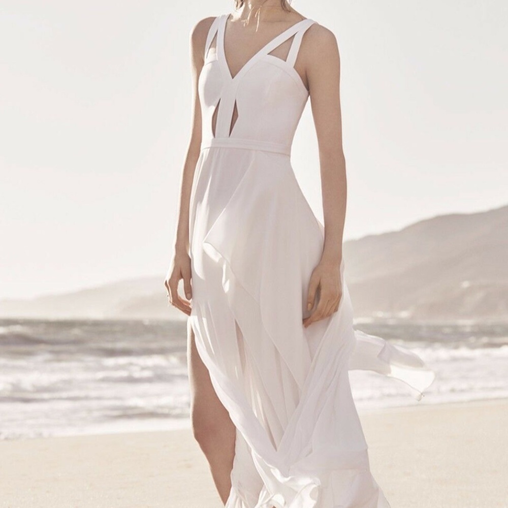 BCBG MAX AZRIA WHITE JULIANA CUTOUT RUFFLE GOWN  SZ 0